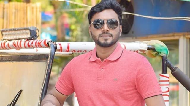 হাসপাতালে স্ত্রী-নবজাতক, ট্রাকচাপায় প্রাণ গেল যুবকের