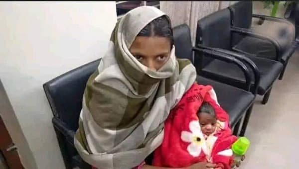 ক্লিনিকের টাকা পরিশোধ করতে না পারায় সন্তান বিক্রি করলেন মা!
