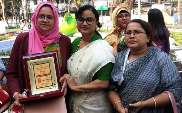 জেলা পর্যায়ে শ্রেষ্ঠ জয়িতা হলেন রাজাপুরের নাজনীন পাখি