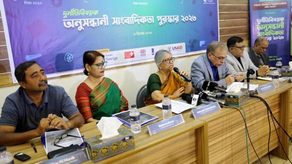 গণতন্ত্রের জন্য গণমাধ্যমের স্বাধীনতা অপরিহার্য: টিআইবি