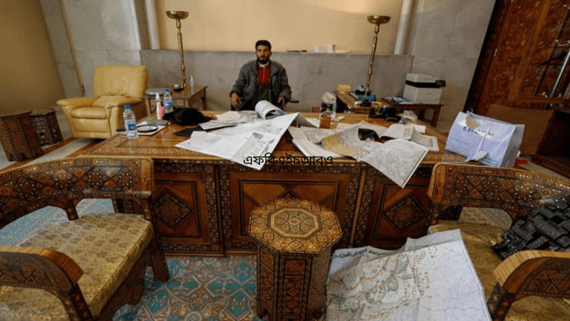 সিরিয়ায় আসাদ সরকারের পতনের পর প্রেসিডেন্ট প্রাসাদে জনগণের তাণ্ডব