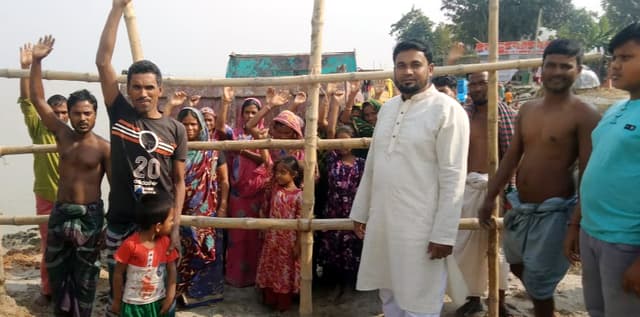 অবৈধভাবে মাটি কাটা বন্ধ করলেন গোয়ালন্দ ঘাট থানার ওসি