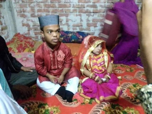 পিরোজপুরের নেছারাবাদে দুই বেটে তরুন তরুনির বিয়েতে এলাকায় খুশির আমেজ