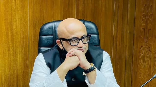 শেষ পদটিও হারালেন ডা. মুরাদ