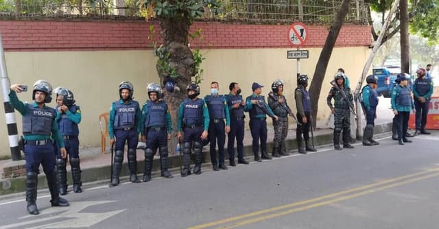 খালেদা জিয়ার বাসার সামনে নিরাপত্তা জোরদার