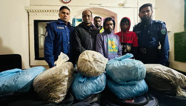কমলগঞ্জে সিএনজি থেকে ৬ কেজি ৭০০ গ্রাম গাঁজাসহ ৩ মাদক ব্যবসায়ী আটক