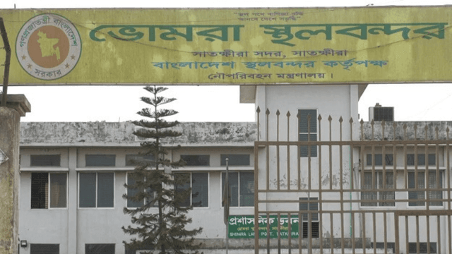 ভারতের ঘোজাডাঙ্গা স্থলবন্দর অবরোধের কারণে আমদানি-রফতানি বন্ধ