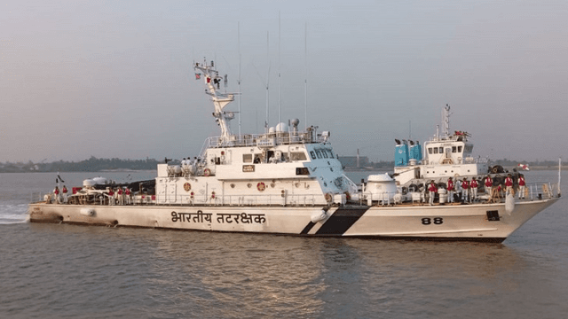 ভারতীয় কোস্টগার্ড ৭৯ বাংলাদেশি নাবিক, দুই মাছধরা ট্রলার ধরে নিয়ে গেলো