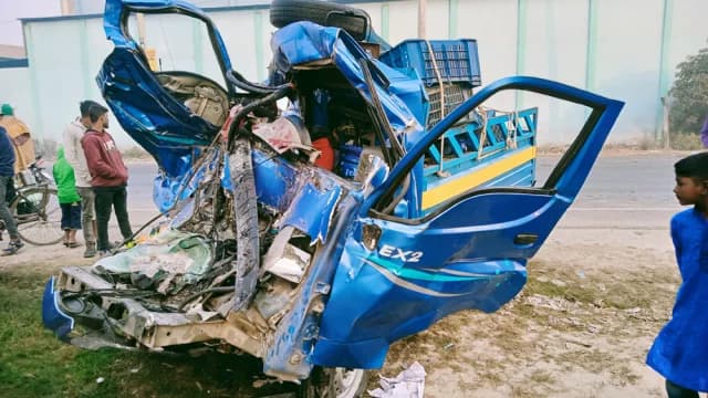 বাস-পিকআপ মুখোমুখি সংঘর্ষ, নিহত ৩