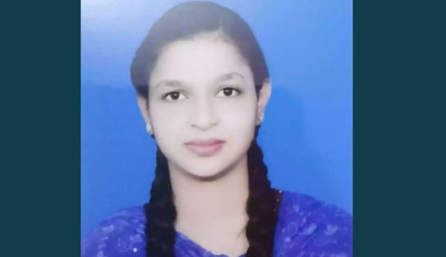 প্রথম হয়েও পুলিশে চাকরি হলো না মীমের