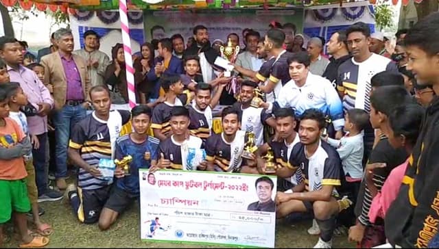 হিলিতে মেয়র কাপ ফুটবল টুর্নামেন্টের ফাইনাল খেলা অনুষ্ঠিত