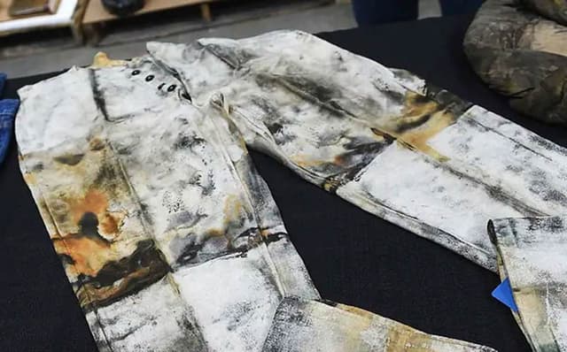 পুরনো একটি জিনস্‌’ বিক্রি হল ৯৪ লক্ষ টাকায় !