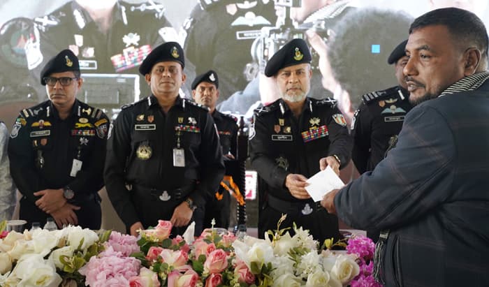 প্রধানমন্ত্রীর আর্থিক সহায়তা পেল ৩১৪ আত্মসমর্পণকারী চরমপন্থী