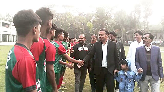 হিজলায় বিজয়ের মাস উপলক্ষ্যে ফুটবল ম্যাচ অনুষ্ঠিত