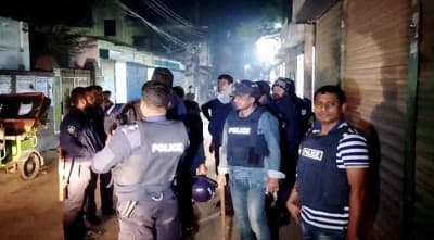 পুলিশ কর্মকর্তাকে কুপিয়ে আসামি ছিনিয়ে নিল স্বজনরা