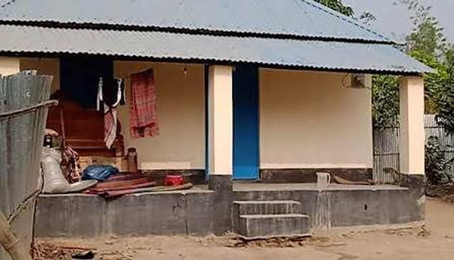 তালা ভেঙে আশ্রয়ন প্রকল্পের ঘর দখলের চেষ্টা