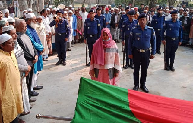 পিরোজপুরের কাউখালীতে বীর মুক্তিযোদ্ধাকে রাষ্ট্রীয়