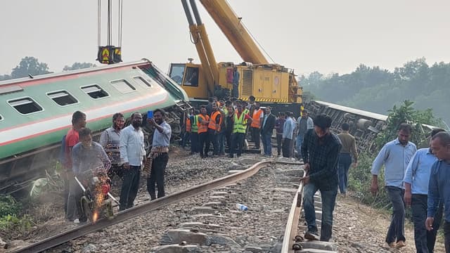 গাজীপুরে ট্রেন দুর্ঘটনায় ৬০০ ফুট রেলপথ ক্ষতিগ্রস্ত