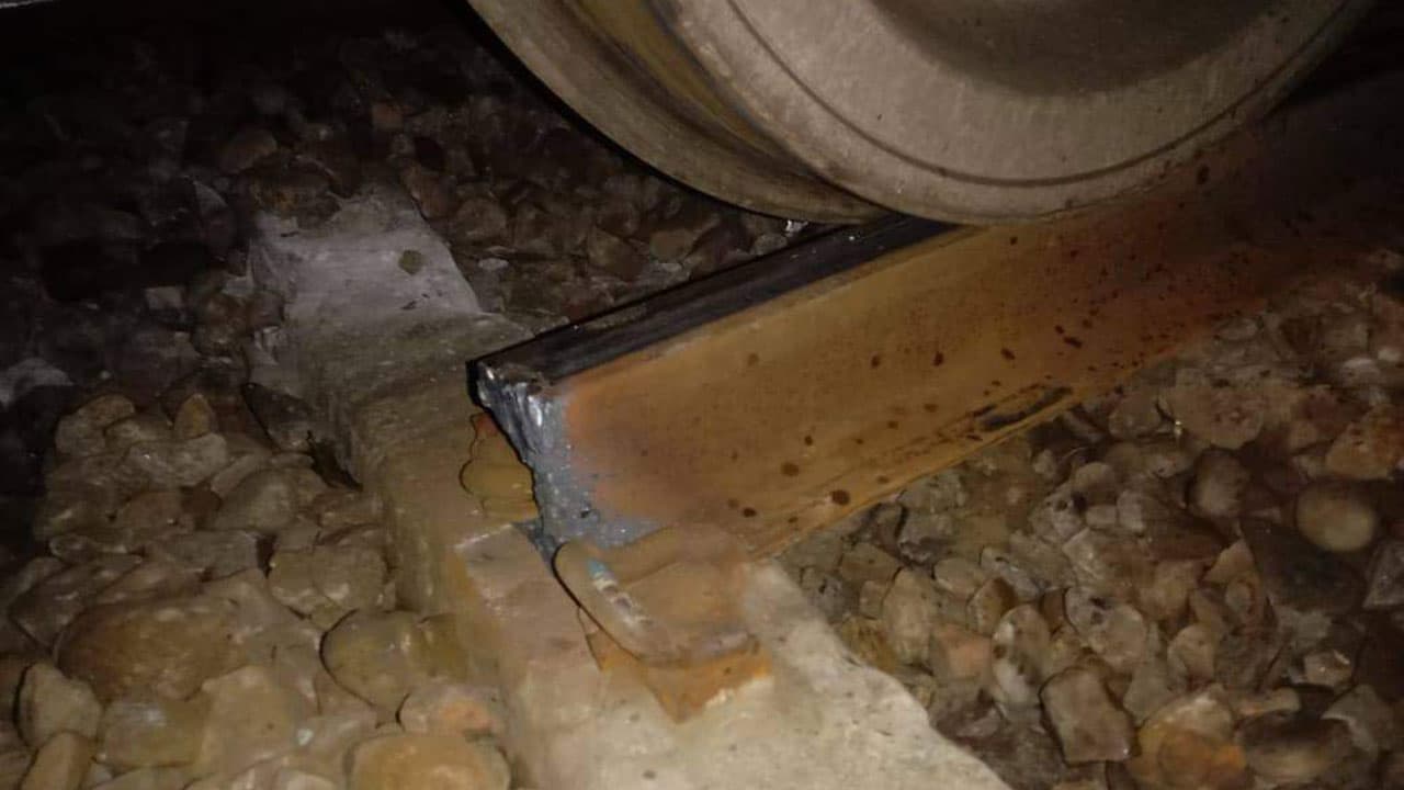 রেললাইন কেটে ফেলেছিল দুর্বৃত্তরা, তাই ইঞ্জিনসহ ৭ বগি লাইনচ্যুত