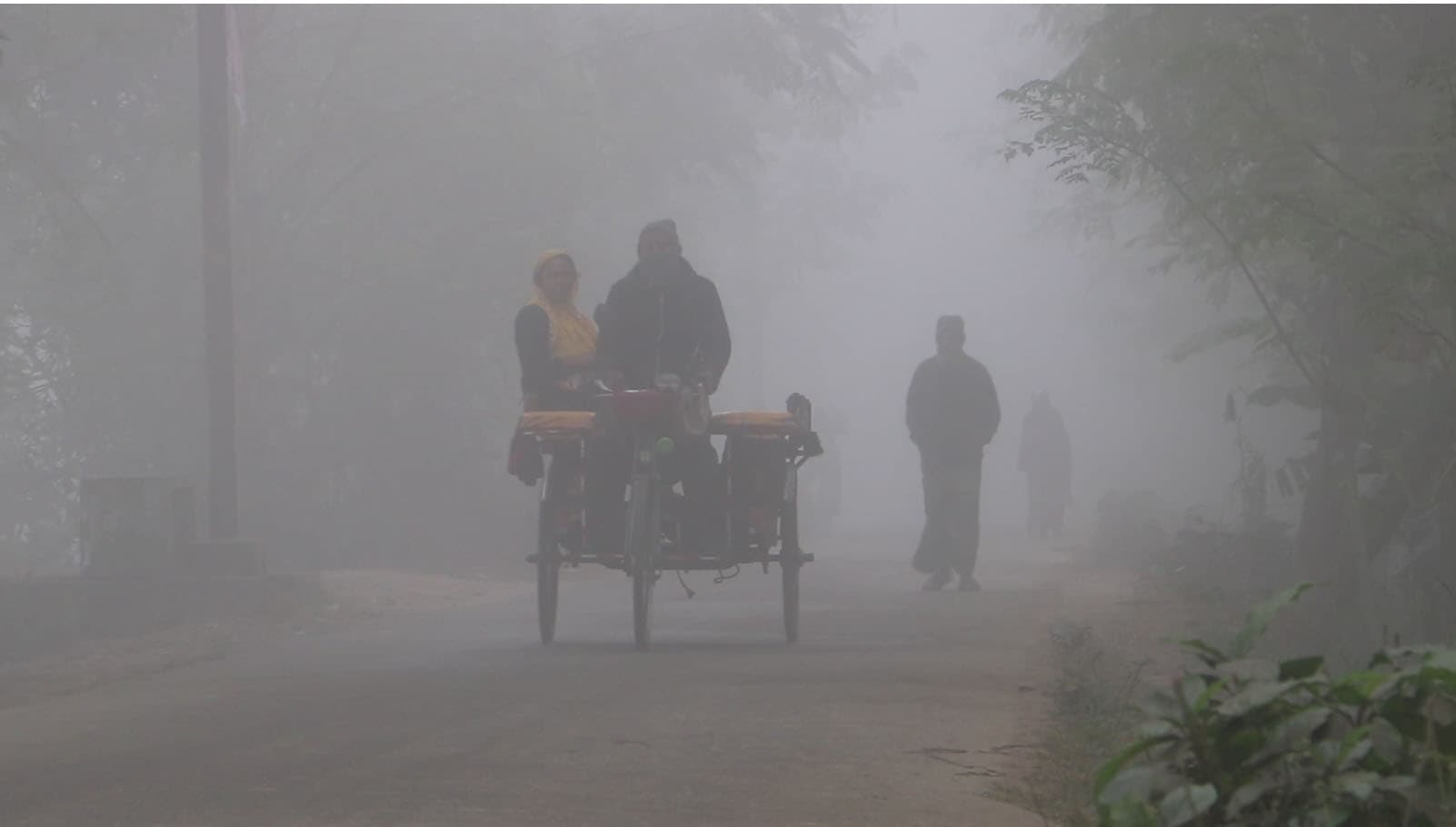 দেশজুড়ে শীতের তীব্রতা, রাজধানী ঢাকাতেও প্রবল শীতের হাওয়া