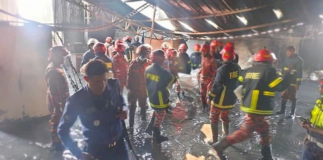 প্লাস্টিক কারখানায় আগুন, ৫ জনের মরদেহ উদ্ধার