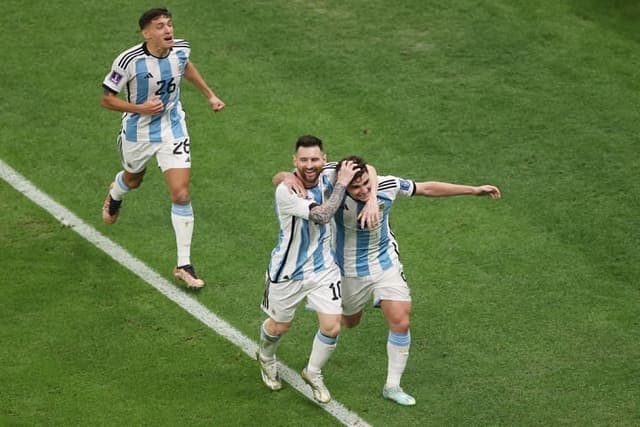 প্রথমার্ধে ২-০ ব্যবধানে এগিয়ে ফাইনালের পথে আর্জেন্টিনা