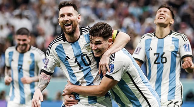আলভারেজের জোড়া গোলে ৩-০ ব্যবধান স্বপ্নের ফাইনালে আর্জেন্টিনা
