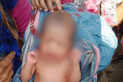 স্বামীর লাশবাহী অ্যাম্বুলেন্সে সন্তানের জন্ম দিলেন স্ত্রী