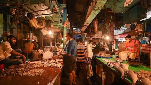 প্রকাশ্যে মাছ, মাংস ও ডিম বিক্রি বন্ধ!