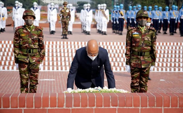 জাতীয় স্মৃতিসৌধে ভারতের রাষ্ট্রপতির শ্রদ্ধা