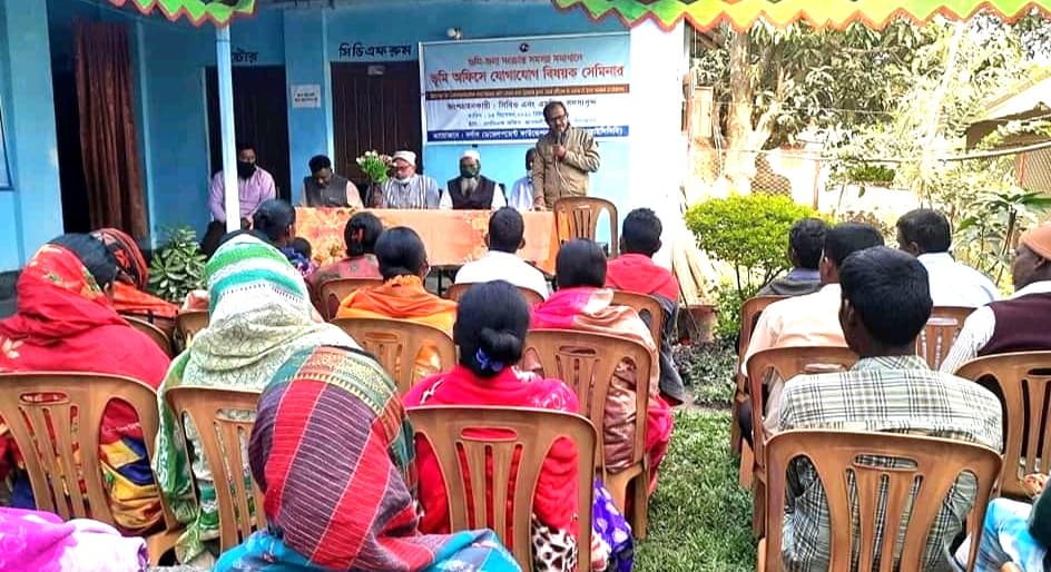 হিলিতে আদিবাসীদের জমি-জমা সংক্রান্ত নিয়ে আলোচনা অনুষ্ঠিত
