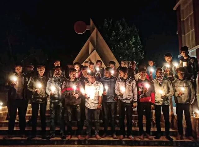 শহীদ বুদ্ধিজীবী দিবসে গাংনীতে কলেজ ছাত্রলীগের মোমবাতি প্রজ্বলন