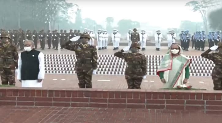 জাতীয় স্মৃতিসৌধে রাষ্ট্রপতি-প্রধানমন্ত্রীর শ্রদ্ধা