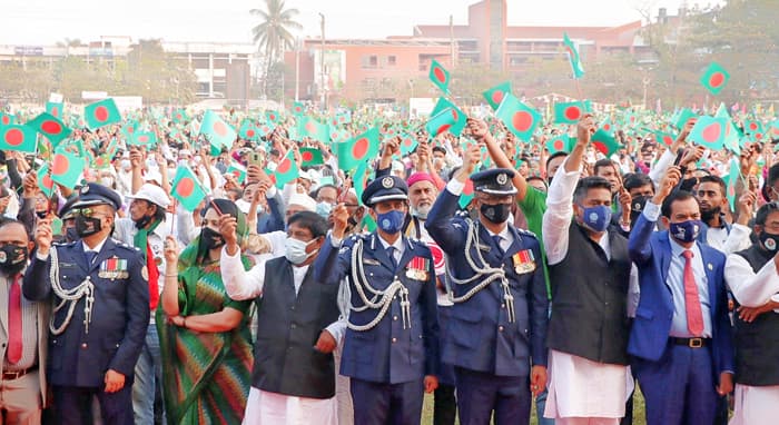 প্রধানমন্ত্রীর সাথে শপথ করলেন বরিশালে হাজারো মানুষ