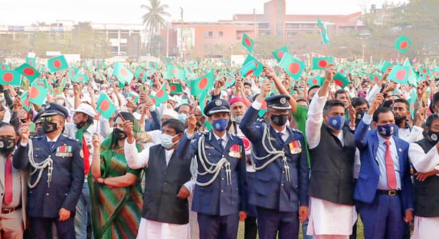প্রধানমন্ত্রীর সাথে শপথ করলেন বরিশালে হাজারো মানুষ