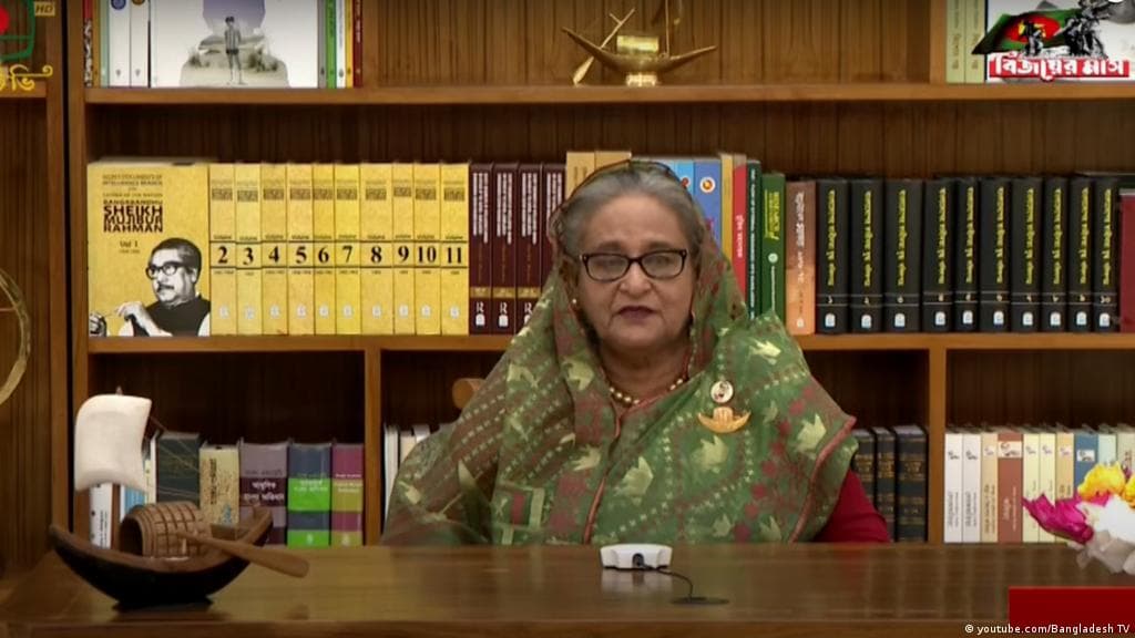 টাকা ঘরে রেখে বিপদ ডেকে আনবেন না: প্রধানমন্ত্রী