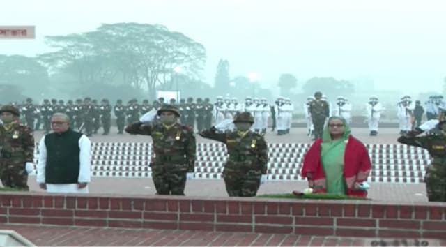 জাতীয় স্মৃতিসৌধে বীর শহীদদের প্রতি রাষ্ট্রপতি ও প্রধানমন্ত্রীর শ্রদ্ধা