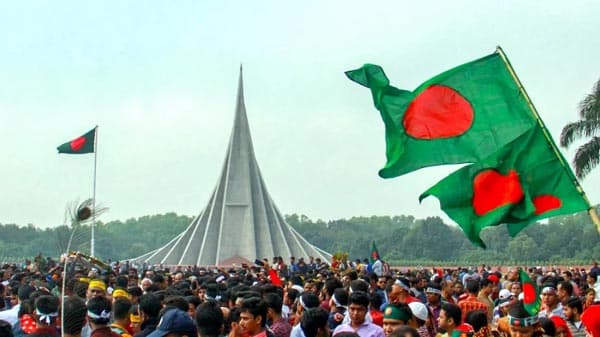 লাখো মানুষের ঢল জাতীয় স্মৃতিসৌধে