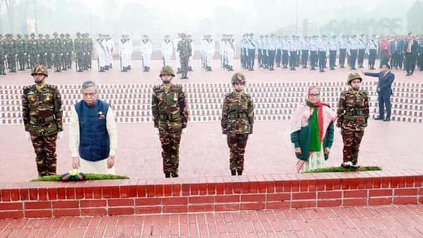 বিজয় দিবসে জাতীয় স্মৃতিসৌধে রাষ্ট্রপতি ও প্রধানমন্ত্রীর শ্রদ্ধা