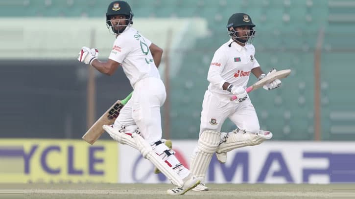 শতরানের জুটিতে ছুটছেন জাকির-শান্ত