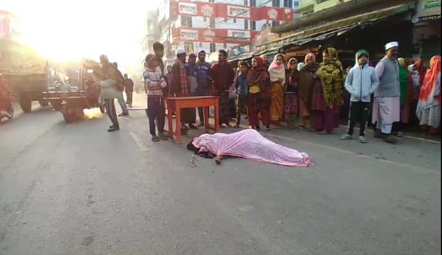 নওগাঁয় ট্রাক চাপায় অটোরিকশার যাত্রী নিহত, আহত কয়েকজন