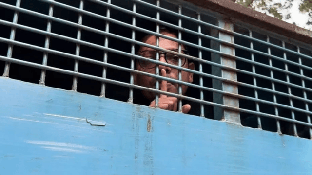 পলক মুখে আঙুল দিয়ে কিছুক্ষণ চুপ থেকে যা বলেন