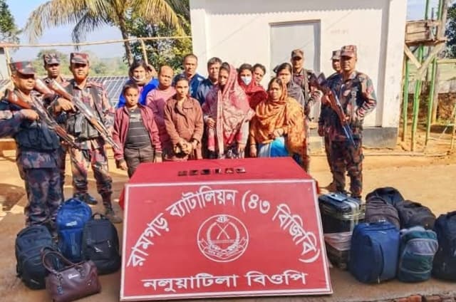 অবৈধপথে ভারতে অনুপ্রবেশের চেষ্টাকালে শিশু সহ ১২ বাংলাদেশি আটক