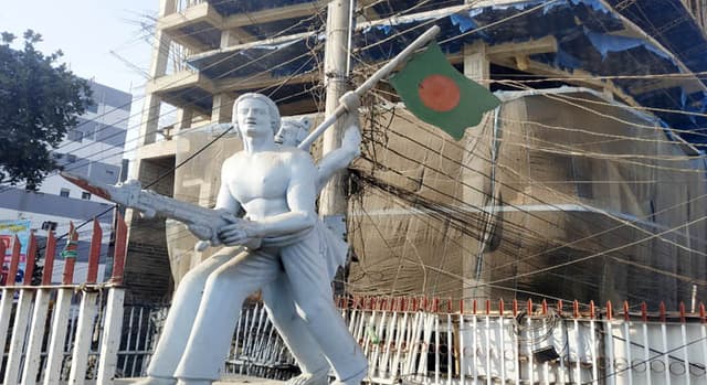 ১৮ ডিসেম্বর নওগাঁয় উড়েছিল বিজয়ের পতাকা