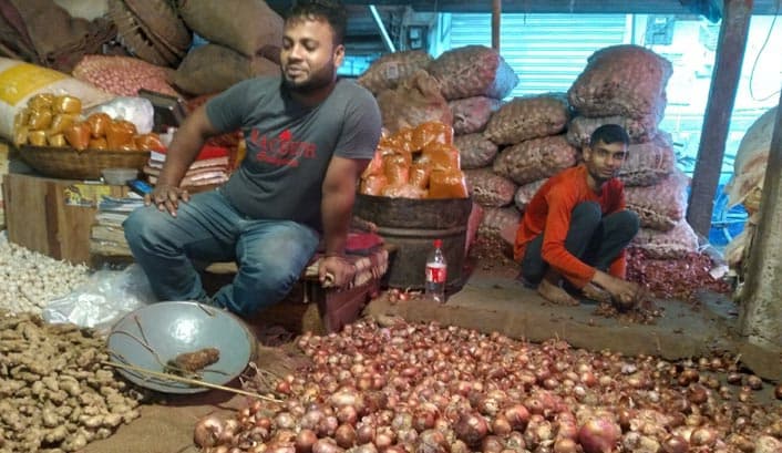 হিলিতে প্রতি কেজি পেঁয়াজ ২৭ টাকা