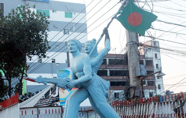 ১৮ডিসেম্বর ওড়েছিল বিজয়ের পতাকা, নওগাঁবাসী পেয়েছিল মুক্তির স্বাদ