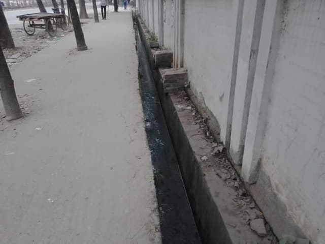 বিমানবন্দর এলাকায় ঢাকনা বিহীন ড্রেন যেনো মরণ ফাঁদ