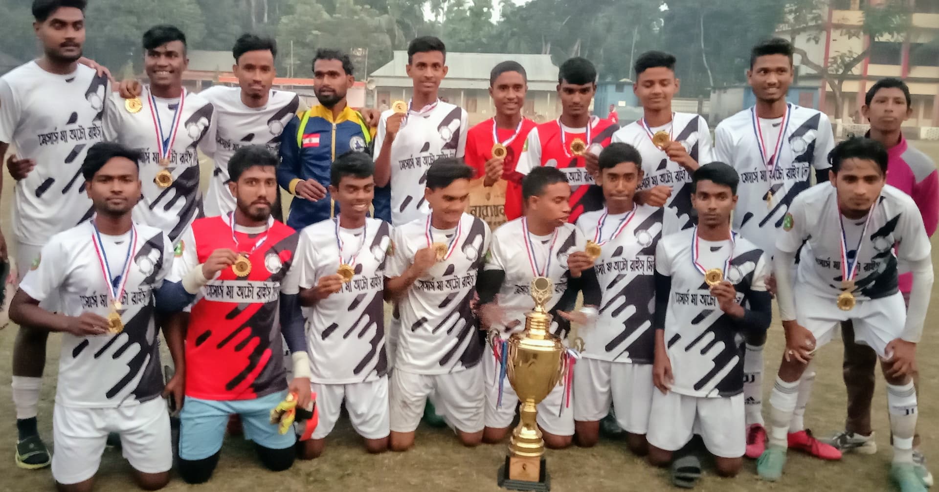 ভূরুঙ্গামারীতে ফুটবল টুর্নামেন্টের ফাইনাল খেলা অনুষ্ঠিত