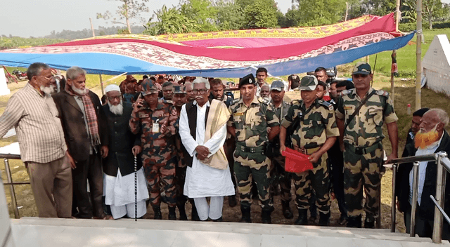 মেহেরপুরে সীমান্তের শূন্যরেখায় গণকবরে শ্রদ্ধা