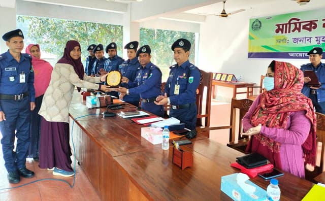 নওগাঁয় জিপিএ- ৫ প্রাপ্ত পুলিশ সদস্য সন্তানদের সংবর্ধনা